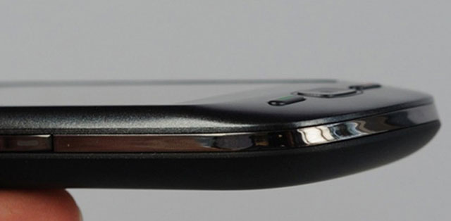 Alcatel One Touch 906 chạy Android Froyo giá 2,8 triệu