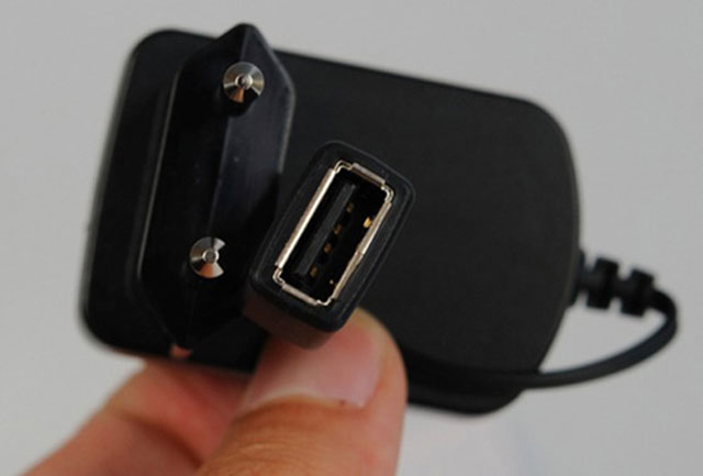 Alcatel One Touch 906 chạy Android Froyo giá 2,8 triệu