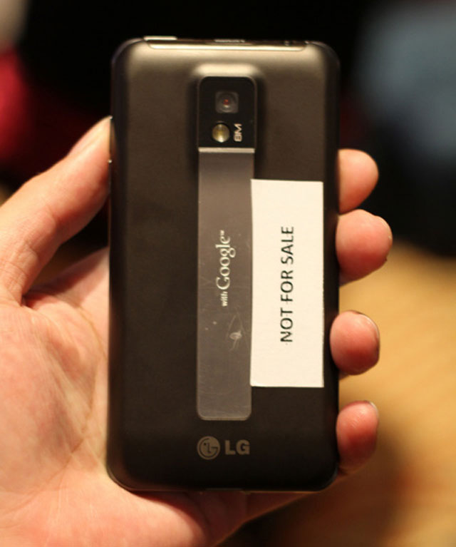 'Dế' hai nhân chính hãng đầu tiên ở VN