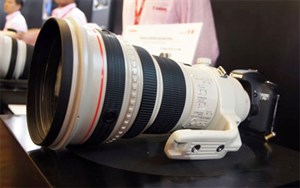 Ống kính giá hơn 10.000 USD của Canon