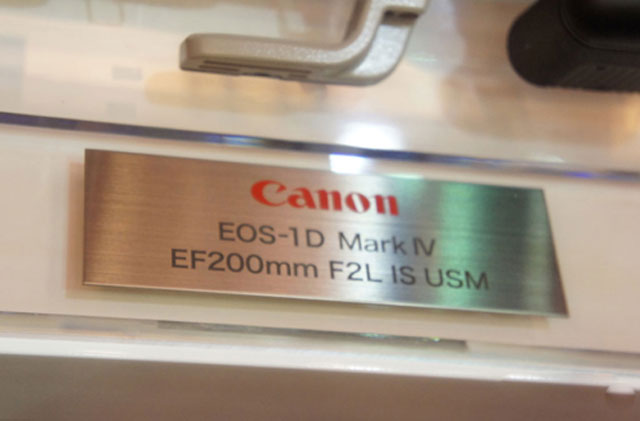 Xem nội thất ống kính Canon EF 200mm và 1D Mark IV