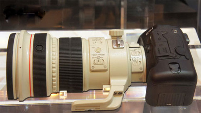 Xem nội thất ống kính Canon EF 200mm và 1D Mark IV