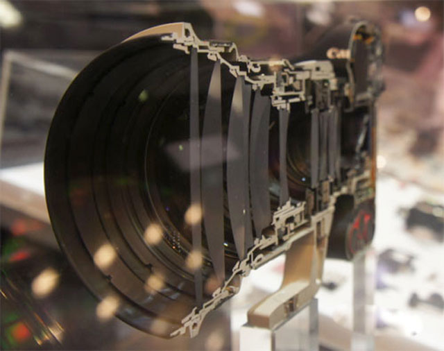 Xem nội thất ống kính Canon EF 200mm và 1D Mark IV