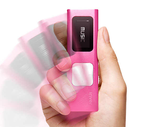 Máy nghe nhạc 'lắc tay chuyển bài' của iRiver