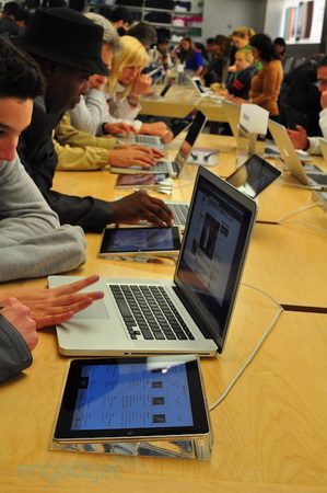 Apple Store 2.0: dùng iPad để bán iPad