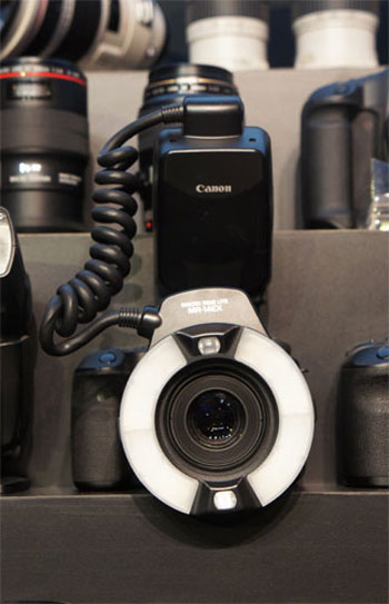 Bộ ống kính khủng của Canon