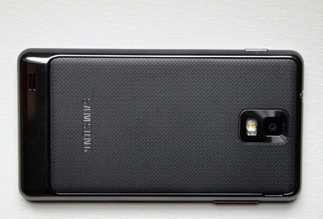 'Đập hộp' chiếc Galaxy S khổng lồ