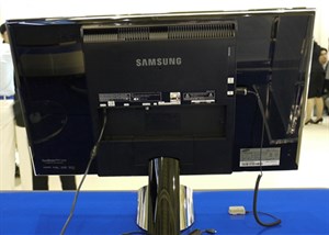 Ảnh thực tế TV 3D LED 'dáng cong' của Samsung