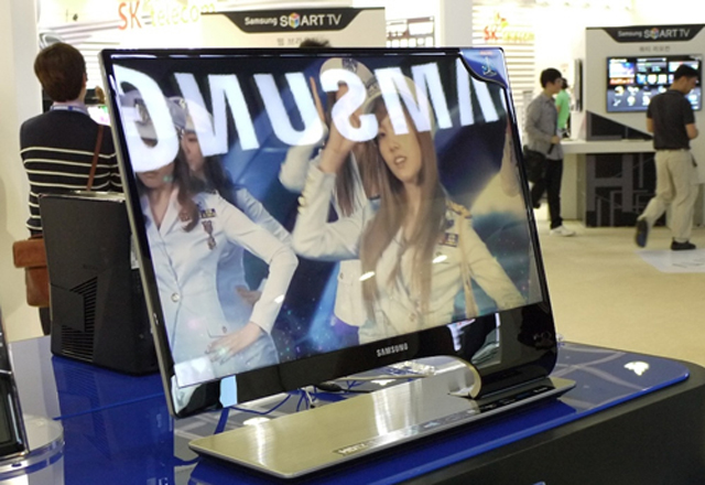 Ảnh thực tế TV 3D LED 'dáng cong' của Samsung