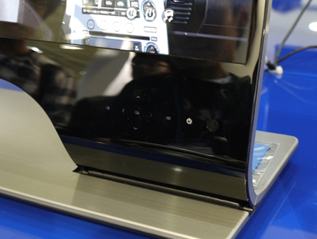 Ảnh thực tế TV 3D LED 'dáng cong' của Samsung