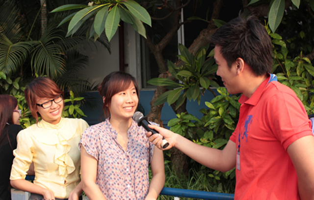 Xếp hàng qua đêm chờ mua Corby II