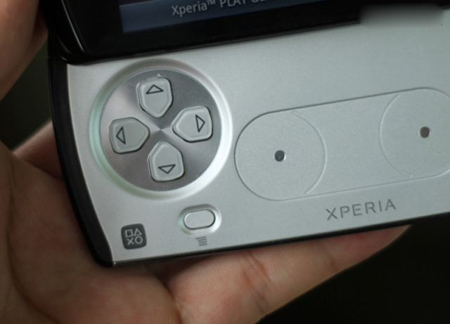 Ảnh Xperia Play chính hãng sắp bán