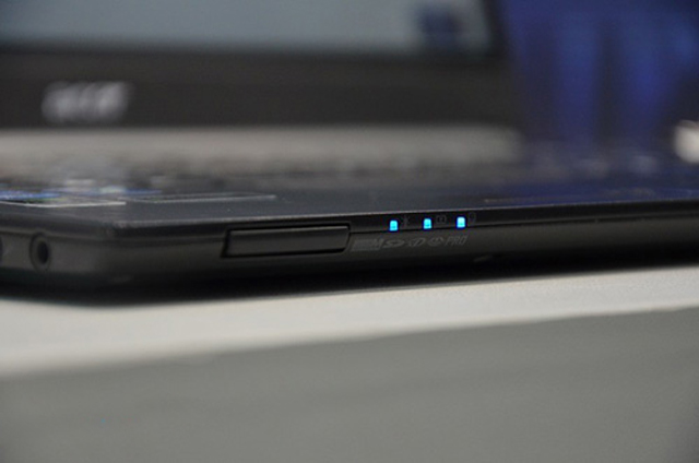 Acer TravelMate 8481 pin 13 tiếng