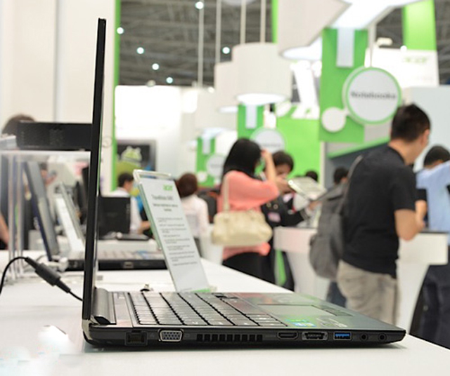 Acer TravelMate 8481 pin 13 tiếng