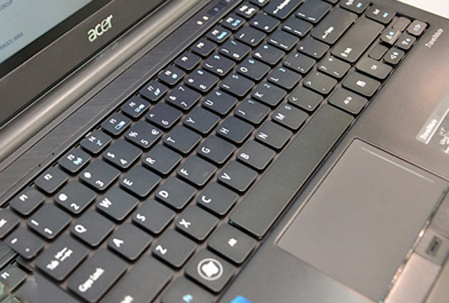 Acer TravelMate 8481 pin 13 tiếng