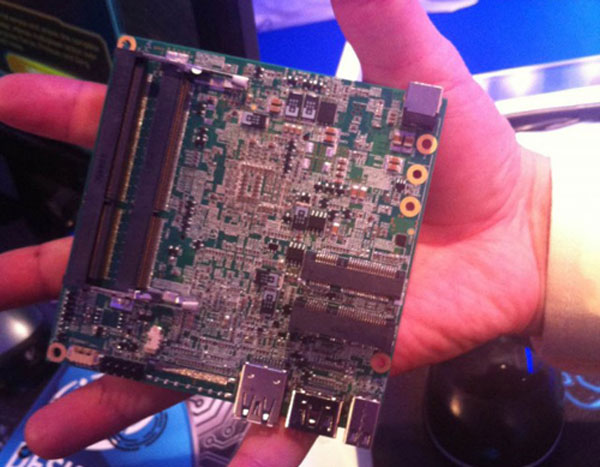 Intel giới thiệu máy tính kích thước 10 x 10 cm