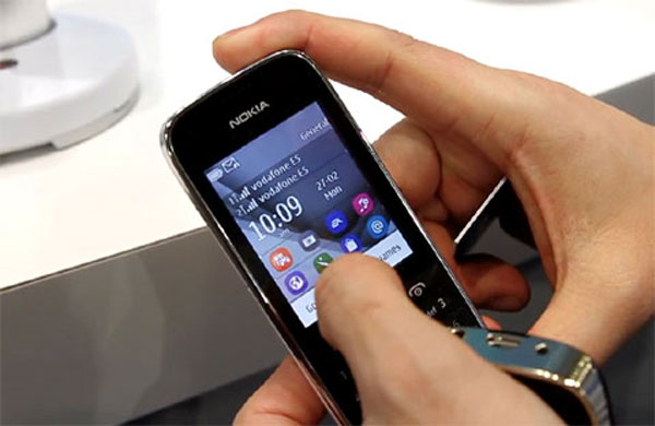 'Dế' cảm ứng hai sim giá 1,7 triệu tại VN