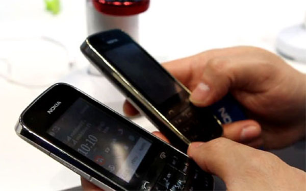 'Dế' cảm ứng hai sim giá 1,7 triệu tại VN