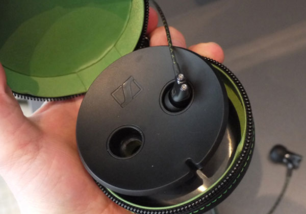 Tai nghe 'in-ear' giá 17 triệu đồng