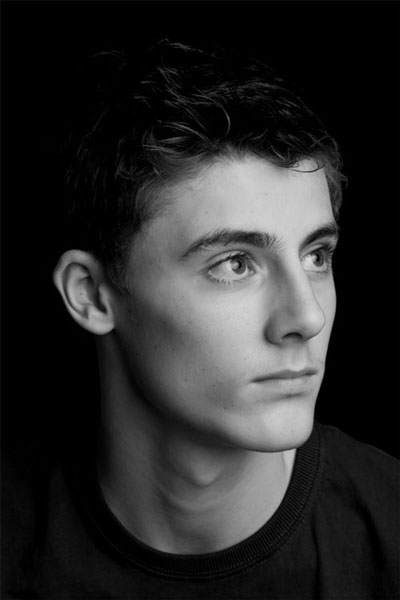 Chụp chân dung nửa trái khuôn mặt có hồn hơn