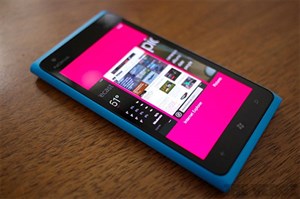 Nokia Lumia 900 dính lỗi màn hình ngả tím