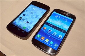 Galaxy S III 'sánh đôi' Galaxy Nexus