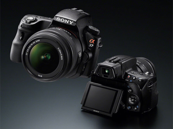 Sony ra Alpha A37 và ống 18-135 mm