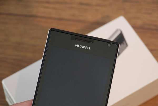 Mở hộp smartphone siêu mỏng Huawei Ascend P1