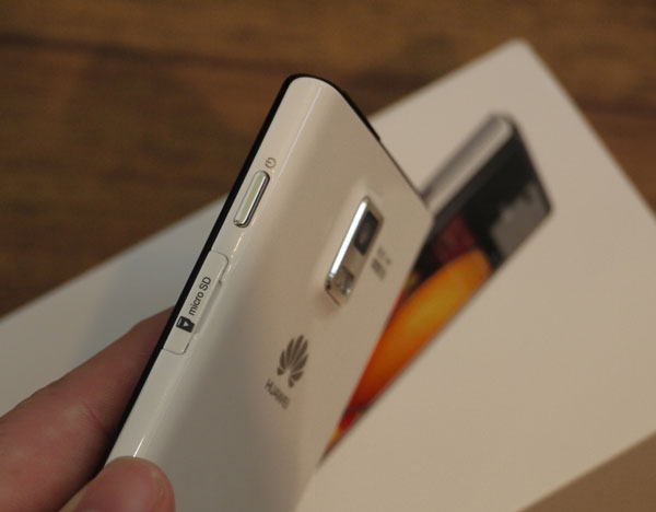 Mở hộp smartphone siêu mỏng Huawei Ascend P1