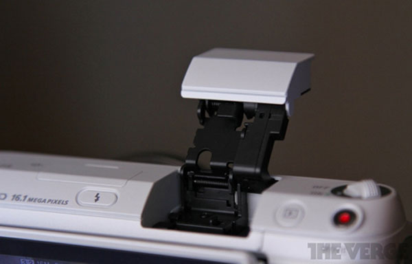 Sony ra NEX-F3 giá tốt, có đèn flash