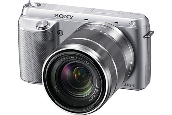 Sony ra NEX-F3 giá tốt, có đèn flash
