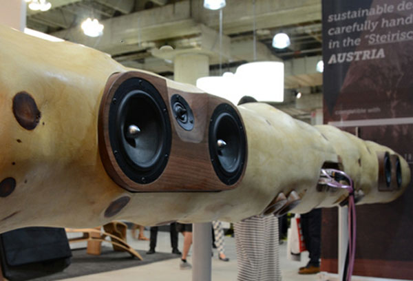 Loa dock cho iPhone/iPod làm từ thân cây