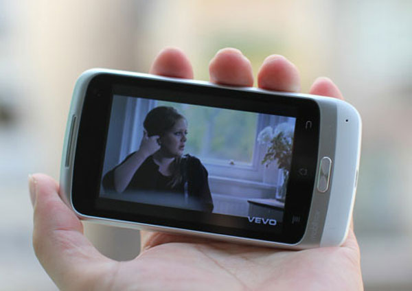 'Dế' Android giá rẻ của thương hiệu Việt