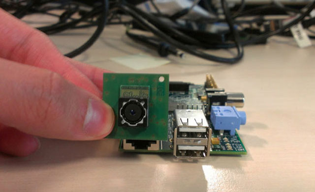 Máy tính “hạt tiêu” Raspberry Pi sẽ có thêm camera