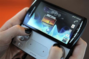 Sony quên nâng cấp Xperia Play lên Android 4.0