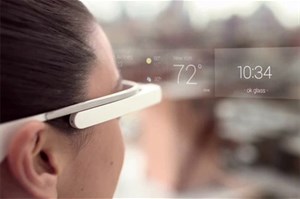 Người dùng tương tác với Google Glass qua gọng kính