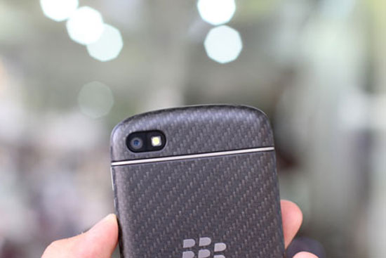 Camera 8 megapixel. Mở hộp BlackBerry Q10 bản thương mại tại Việt Nam