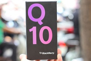 Mở hộp BlackBerry Q10 bản thương mại tại Việt Nam