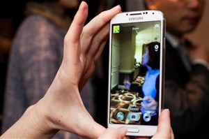 Galaxy S4: 3 cách tạo shortcut camera trên màn hình khóa