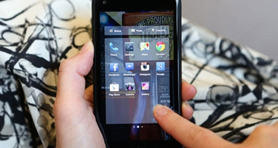 Vì sao HTC First thảm bại?