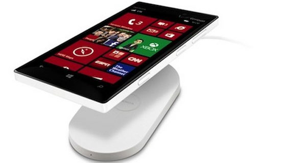 Lumia 928 bất ngờ ra mắt với màn hình OLED, máy ảnh PureView