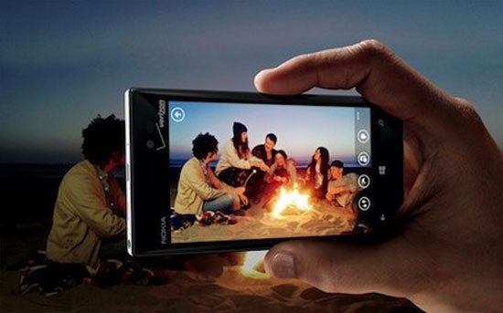 Lumia 928 bất ngờ ra mắt với màn hình OLED, máy ảnh PureView