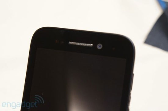 Camera mặt trước Điện thoại BlackBerry Q5 giá rẻ, nhiều màu ra mắt