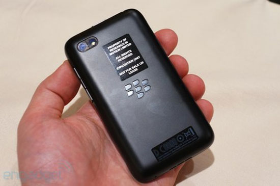 Mặt sau BlackBerry Q5 Điện thoại BlackBerry Q5 giá rẻ, nhiều màu ra mắt
