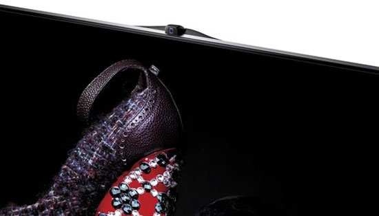 Camera độ phân giải cao nằm ngay trên viền màn hình. Các tính năng tiêu biểu trên TV thông minh thế hệ mới ở Việt Nam