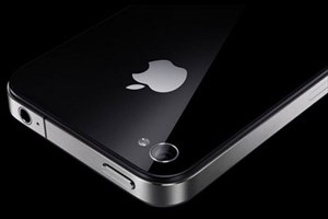 Apple “dính” kiện 5 triệu USD vì lỗi nút nguồn trên iPhone 4