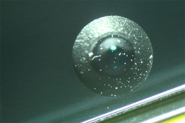 Bụi bám trên cảm biến tiệm cận của điện thoại Lumia 920. Nokia khắc phục miễn phí lỗi lọt bụi trên Lumia 920