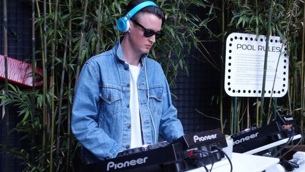 Beats giới thiệu Neon Mixr: Tai nghe sặc sỡ cho ngày hè năng động