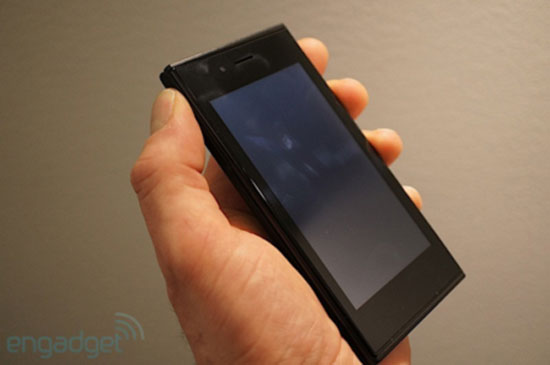 Màn hình cảm ứng 4,5 inch Điện thoại đầu tiên chạy hệ điều hành Sailfish