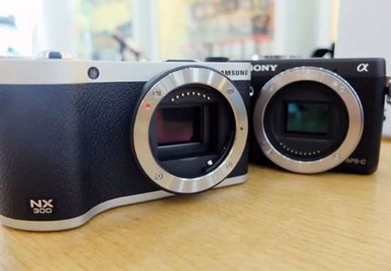 Samsung NX300 đọ dáng Sony NEX-6